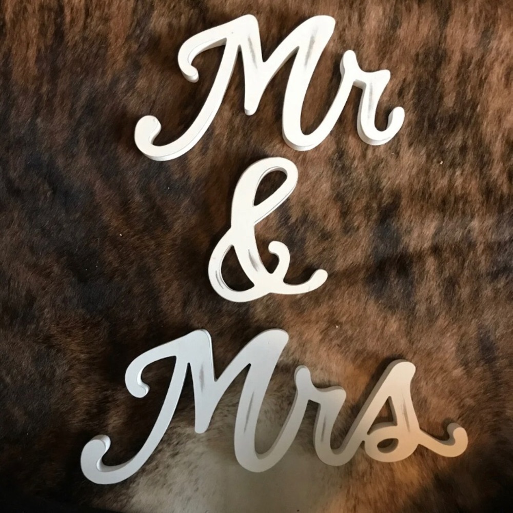 💎SOLD💎Mr & Mrs free standing wedding signs